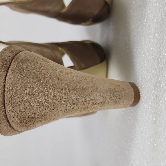 Bruno Magli Suede Sligback Peep-Toe Heels European Sz40 - Picture 8 of 16